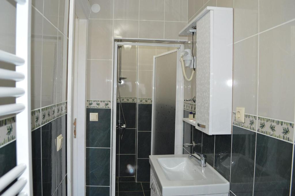 Kardesler Apart Apartamento Estambul Habitación foto